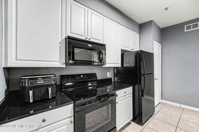 8539 GATE Parkway W 633, Jacksonville, FL 32216