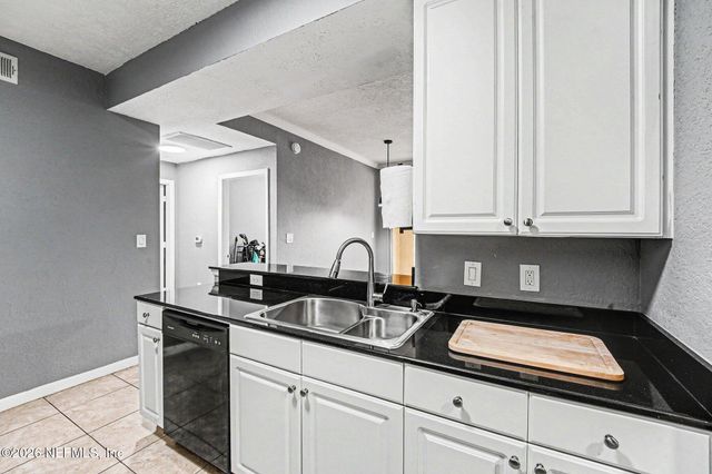 8539 GATE Parkway W 633, Jacksonville, FL 32216