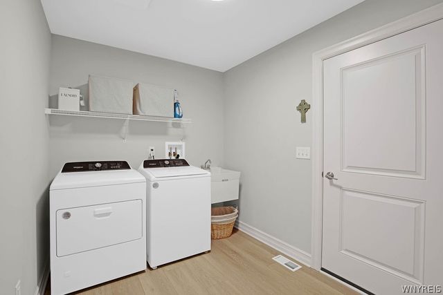 24 B Essex Woods Lane, Amherst, NY 14228