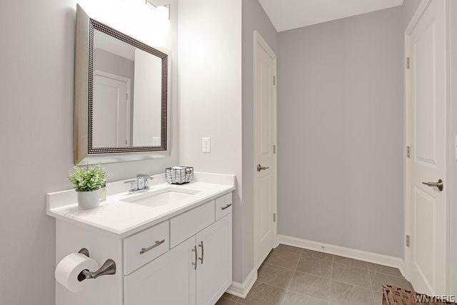 24 B Essex Woods Lane, Amherst, NY 14228