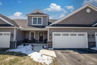 24 B Essex Woods Lane, Amherst, NY 14228