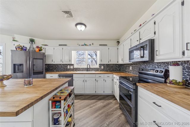 1701 N Hopi Street, Chouteau, OK 74337