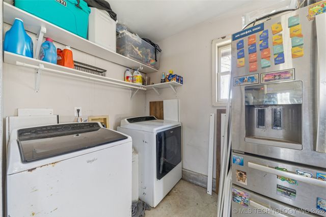 1701 N Hopi Street, Chouteau, OK 74337