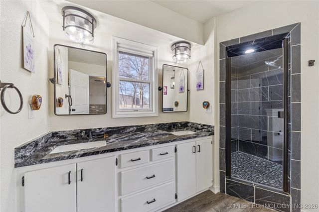 1701 N Hopi Street, Chouteau, OK 74337