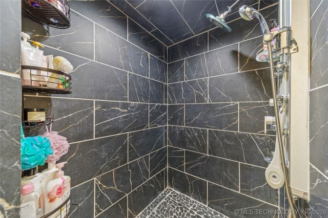 1701 N Hopi Street, Chouteau, OK 74337