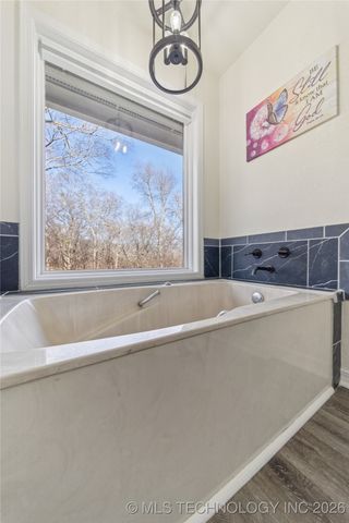 1701 N Hopi Street, Chouteau, OK 74337