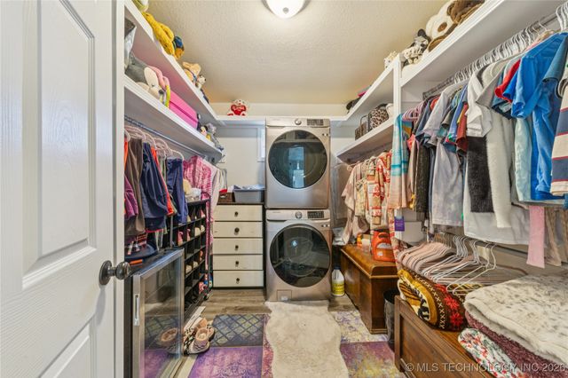 1701 N Hopi Street, Chouteau, OK 74337