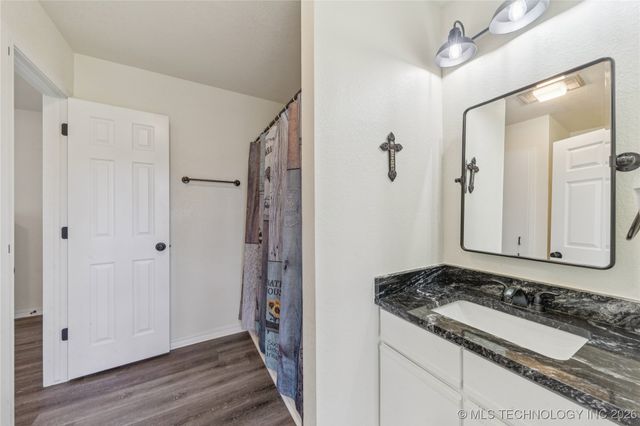 1701 N Hopi Street, Chouteau, OK 74337