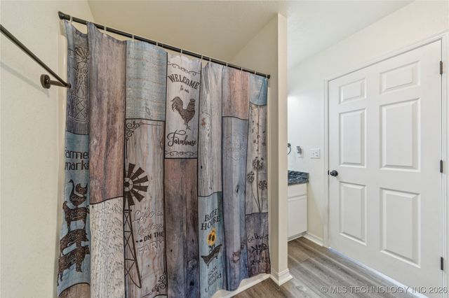 1701 N Hopi Street, Chouteau, OK 74337