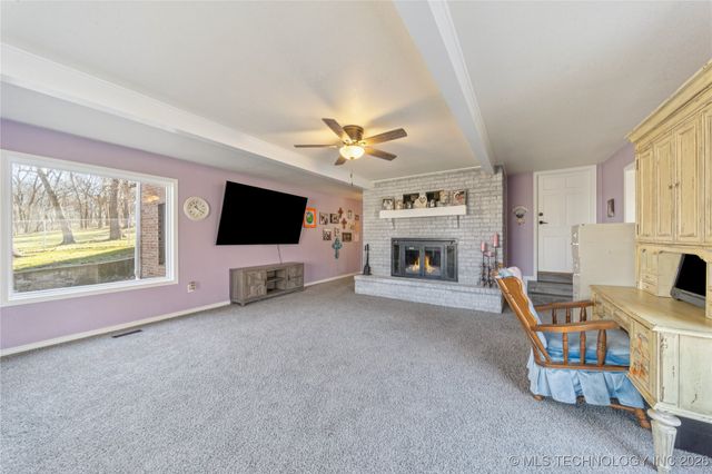 1701 N Hopi Street, Chouteau, OK 74337