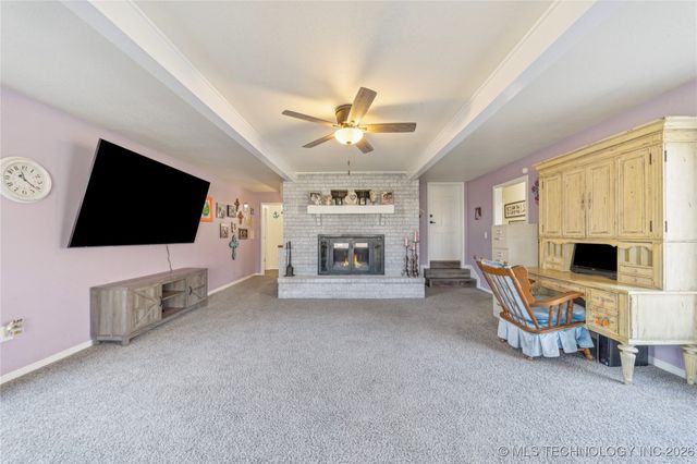 1701 N Hopi Street, Chouteau, OK 74337