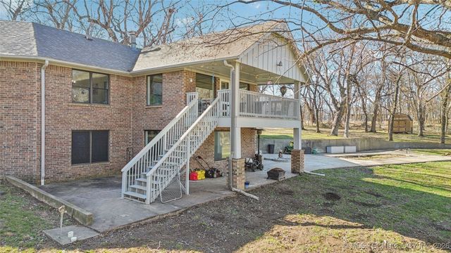 1701 N Hopi Street, Chouteau, OK 74337