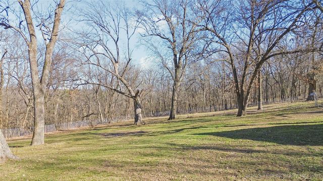 1701 N Hopi Street, Chouteau, OK 74337