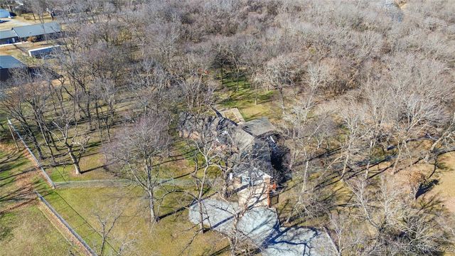 1701 N Hopi Street, Chouteau, OK 74337