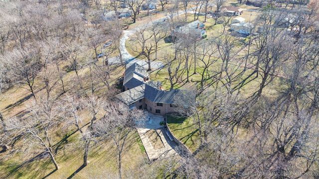 1701 N Hopi Street, Chouteau, OK 74337