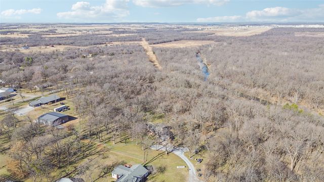 1701 N Hopi Street, Chouteau, OK 74337