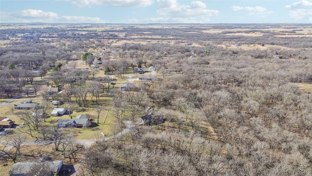 1701 N Hopi Street, Chouteau, OK 74337