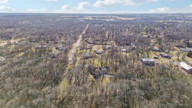 1701 N Hopi Street, Chouteau, OK 74337