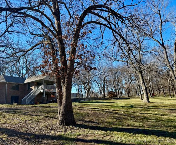 1701 N Hopi Street, Chouteau, OK 74337