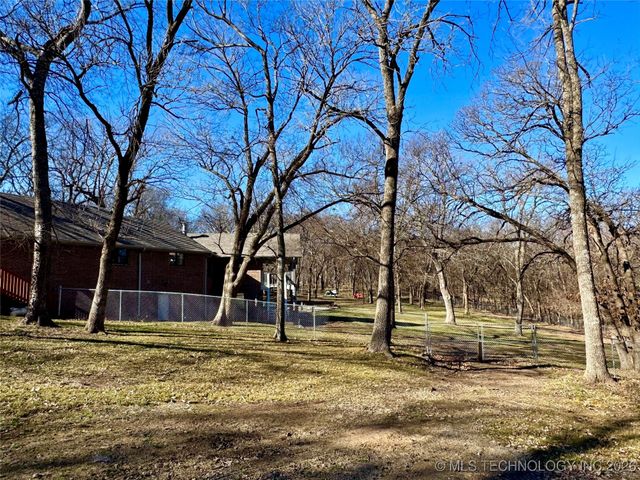 1701 N Hopi Street, Chouteau, OK 74337