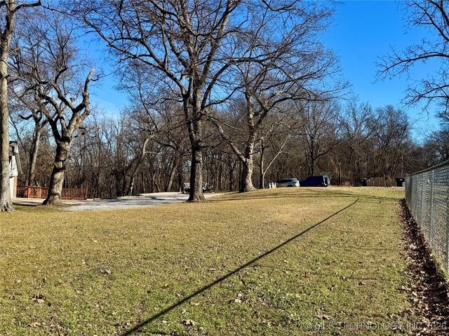 1701 N Hopi Street, Chouteau, OK 74337