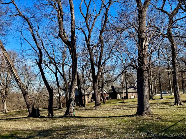 1701 N Hopi Street, Chouteau, OK 74337