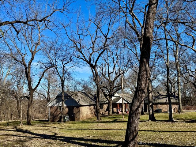 1701 N Hopi Street, Chouteau, OK 74337