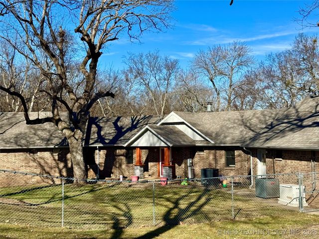 1701 N Hopi Street, Chouteau, OK 74337