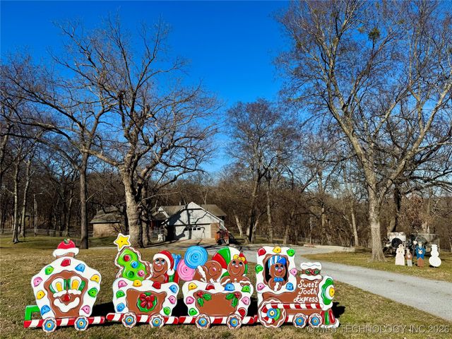 1701 N Hopi Street, Chouteau, OK 74337