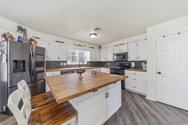 1701 N Hopi Street, Chouteau, OK 74337