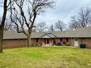 1701 N Hopi Street, Chouteau, OK 74337