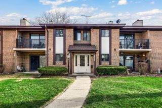 2229 WHARF Drive 1108, Woodridge, IL 60517