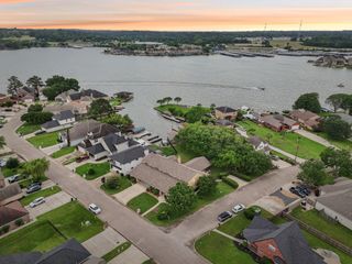 9243 Deepwater Drive, Montgomery, TX 77356