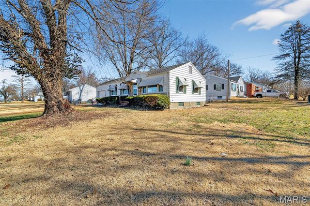 10436 Ewell Drive, St Louis, MO 63137