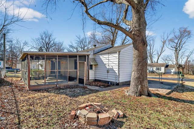 10436 Ewell Drive, St Louis, MO 63137