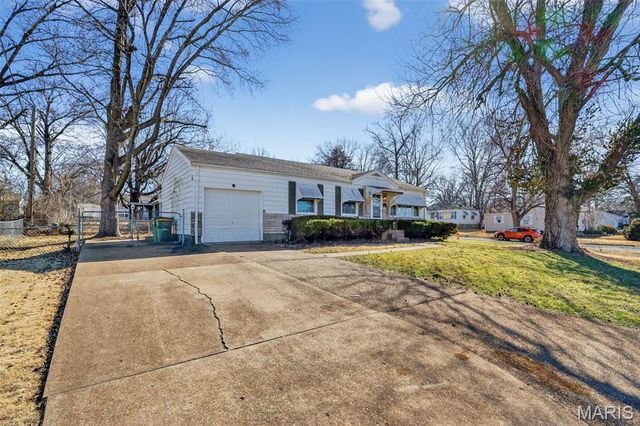 10436 Ewell Drive, St Louis, MO 63137