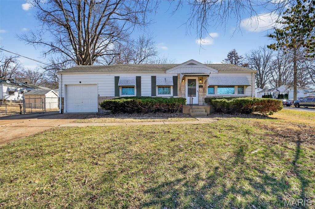 10436 Ewell Drive, St Louis, MO 63137