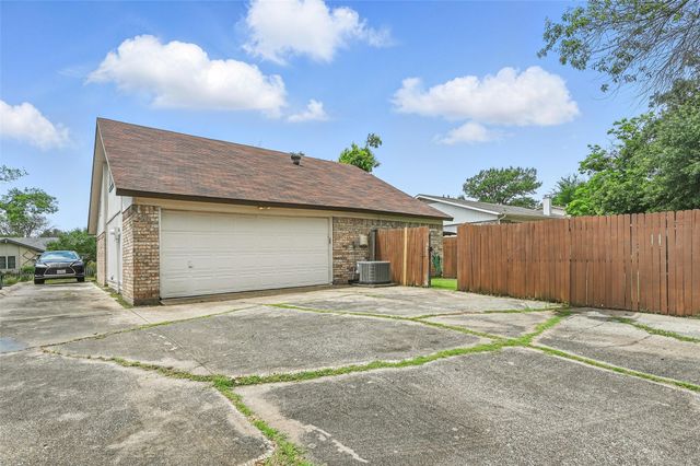 1231 Tiffany Lane, Lewisville, TX 75067