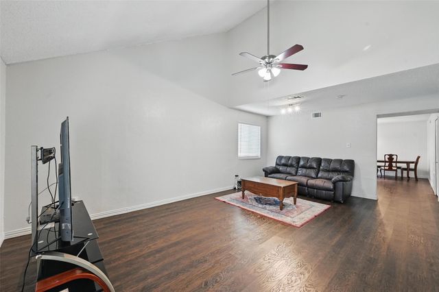 1231 Tiffany Lane, Lewisville, TX 75067