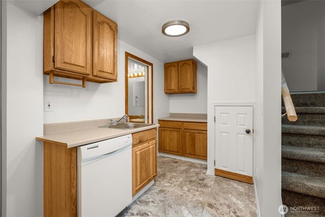 28713 207th Avenue SE, Kent, WA 98042