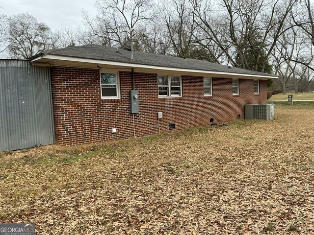 15 Cedar Street, Hartwell, GA 30643