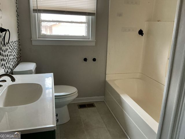 15 Cedar Street, Hartwell, GA 30643