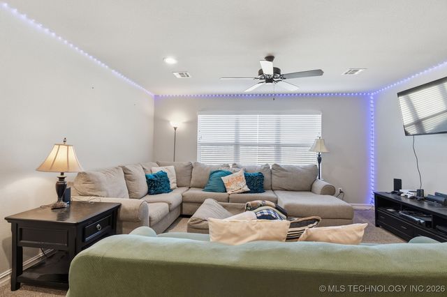 7657 E 166th Street N, Collinsville, OK 74021