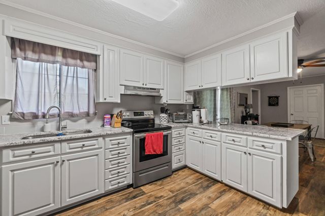 112 Lamar Ave., Hattiesburg, MS 39402