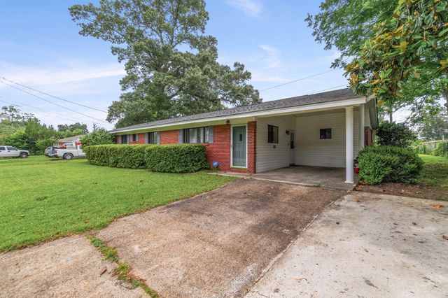 112 Lamar Ave., Hattiesburg, MS 39402