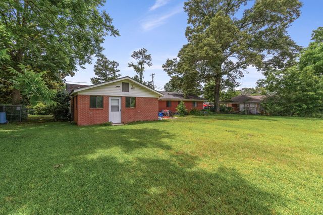 112 Lamar Ave., Hattiesburg, MS 39402