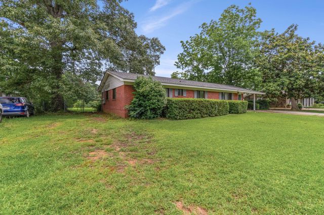 112 Lamar Ave., Hattiesburg, MS 39402