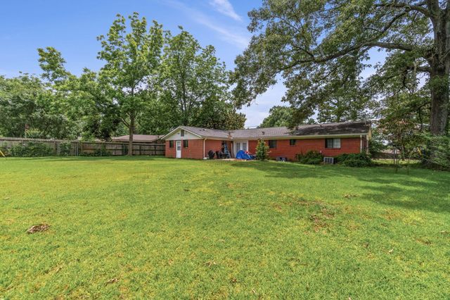112 Lamar Ave., Hattiesburg, MS 39402