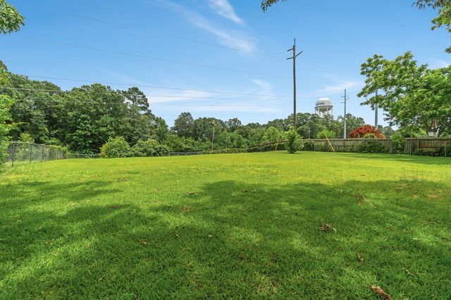 112 Lamar Ave., Hattiesburg, MS 39402