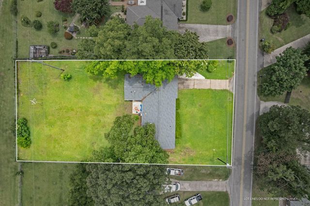 112 Lamar Ave., Hattiesburg, MS 39402